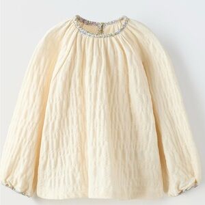 ZARA New with tag - FLORAL PIPED MUSLIN
OVERSIZED BLOUSE